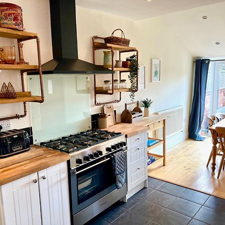 Spacious Victorian Townhouse With Cathedral Views Lincoln Exterior photo