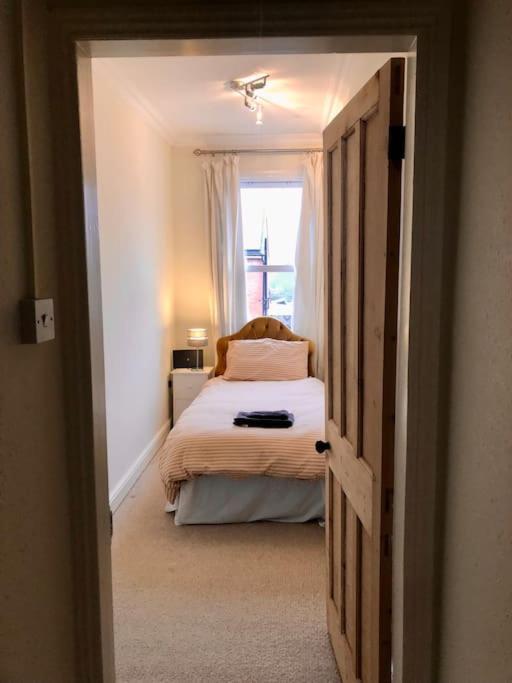 Spacious Victorian Townhouse With Cathedral Views Lincoln Exterior photo
