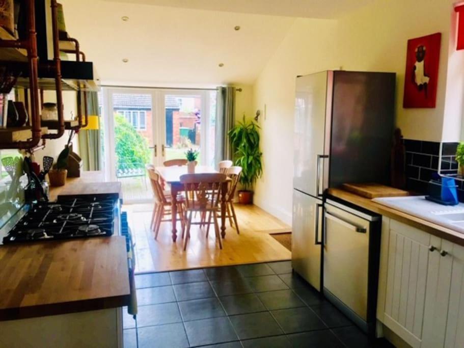 Spacious Victorian Townhouse With Cathedral Views Lincoln Exterior photo