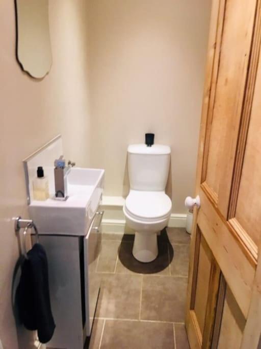 Spacious Victorian Townhouse With Cathedral Views Lincoln Exterior photo