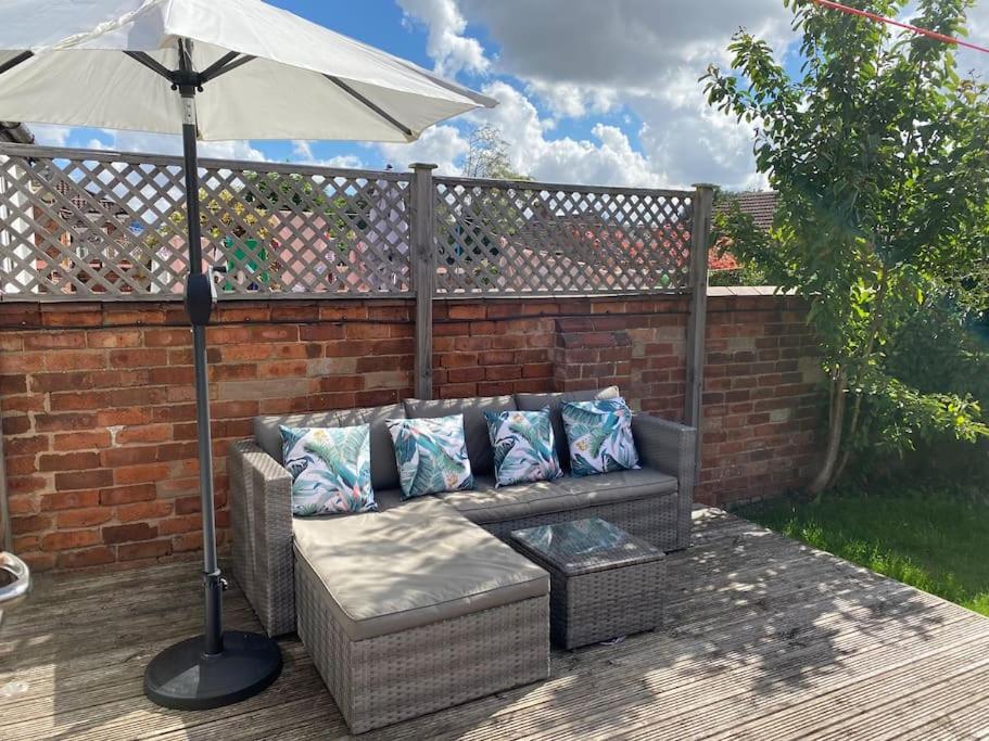Spacious Victorian Townhouse With Cathedral Views Lincoln Exterior photo